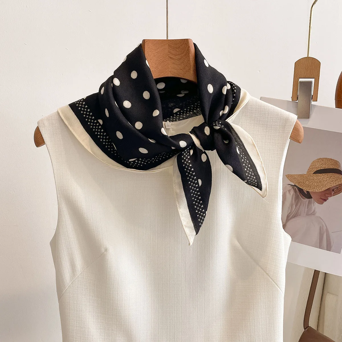 Luxury Polka Dot Printed Squar - Face Scarf Mask reseña y precio