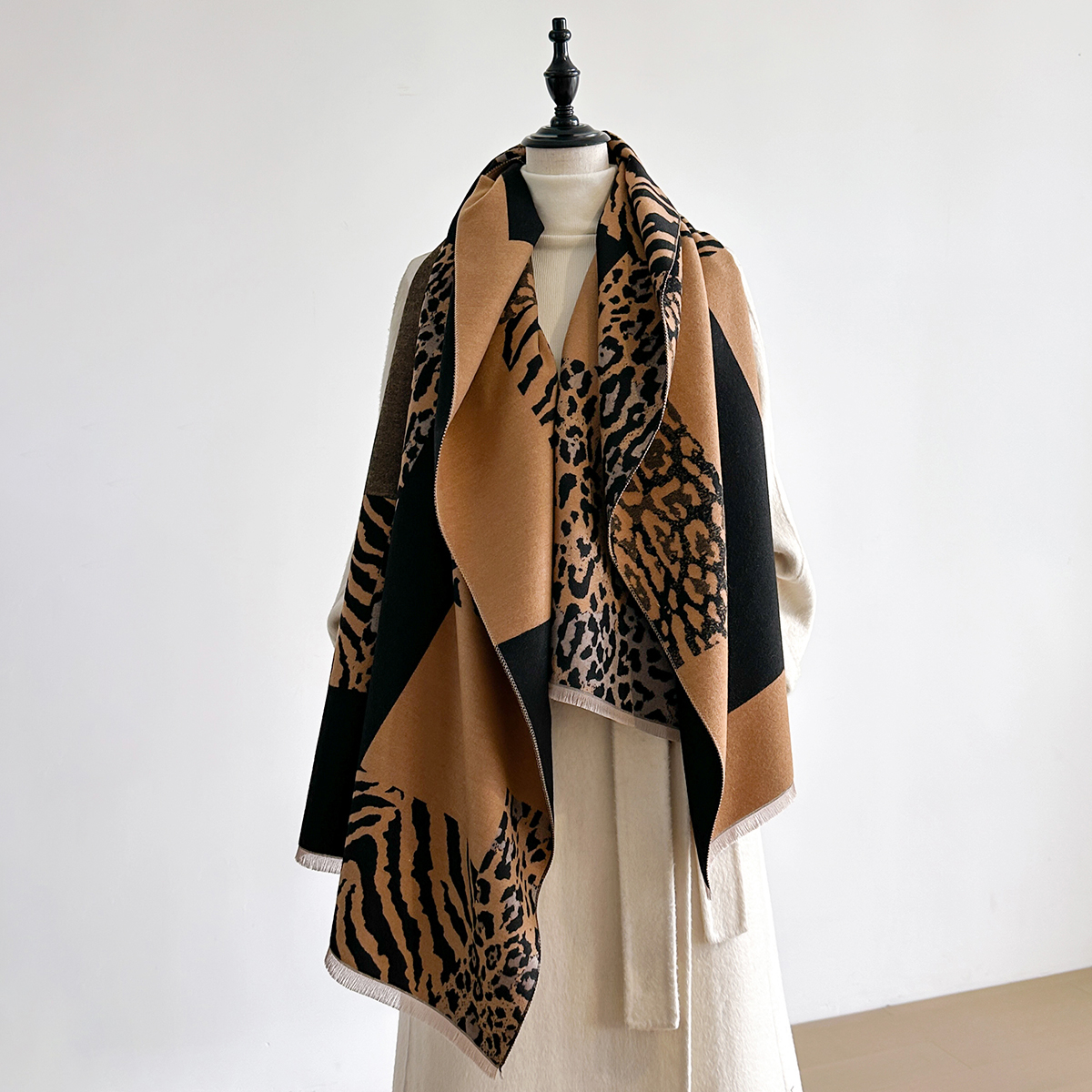 New Brand Elegance Two-Sided L - Woven Scarf Blanket reseña y precio