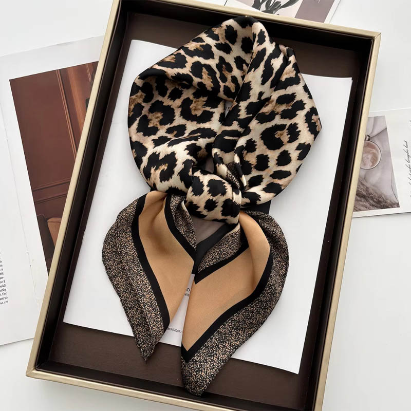 Luxury Leopard Print Female Sa - Ascot Neck Scarf reseña y precio