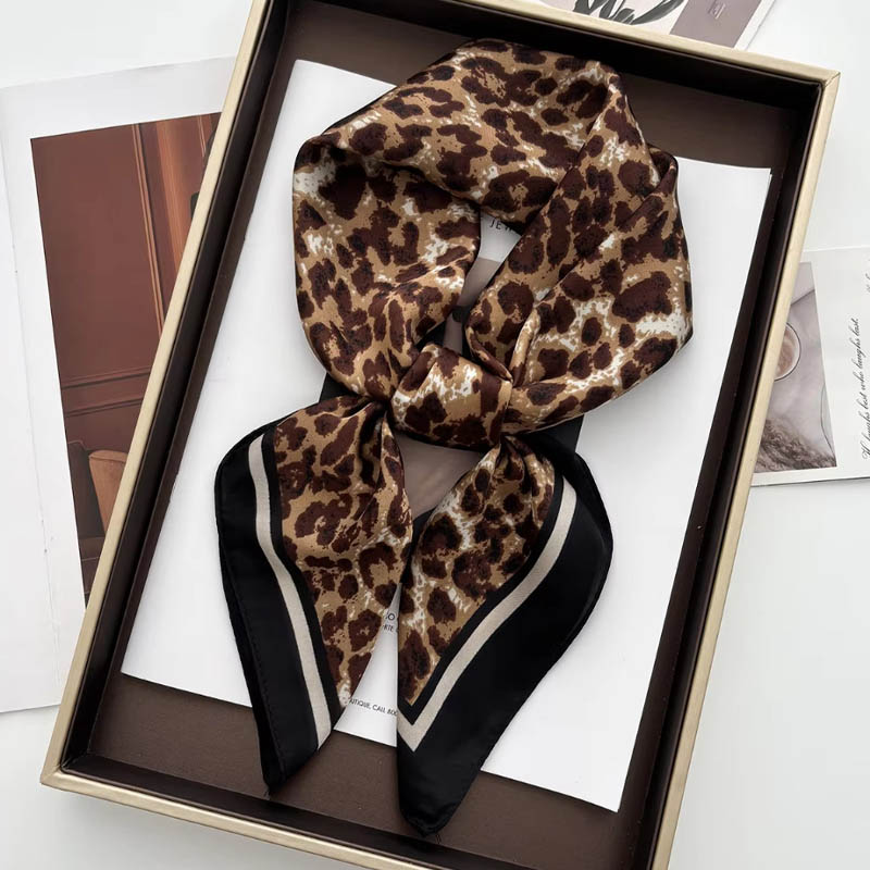 Luxury Leopard Print Female Sa - Ascot Neck Scarf reseña y precio