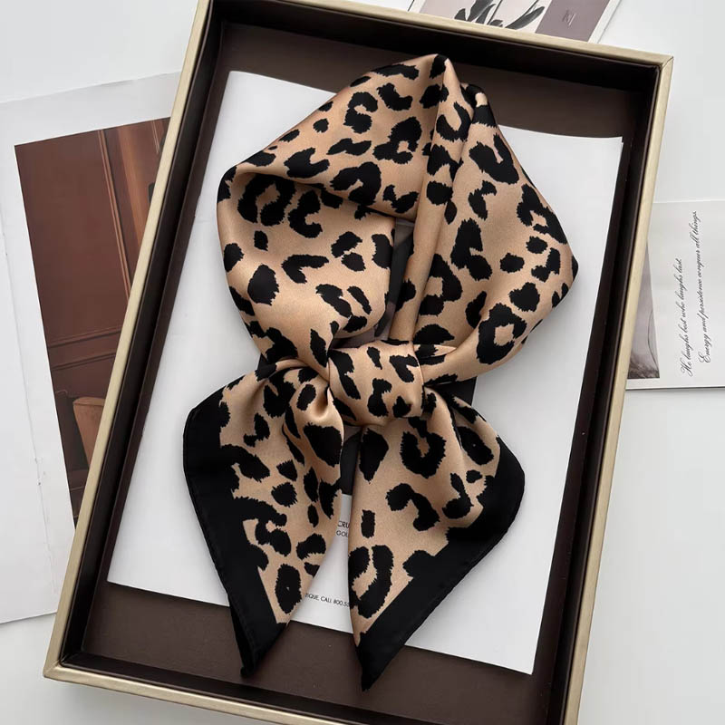 Luxury Leopard Print Female Sa - Ascot Neck Scarf reseña y precio