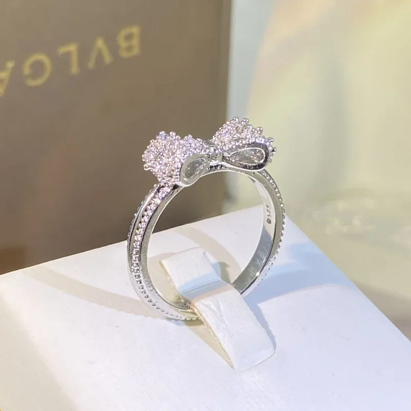 Fancy Bow Ring with Dazzling C - Tie Clip Silver reseña y precio
