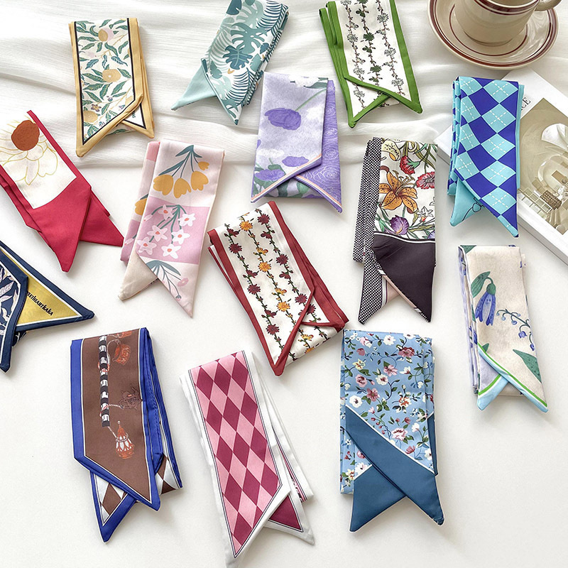 New luxury Brand Model Small S - Face Scarf Mask reseña y precio